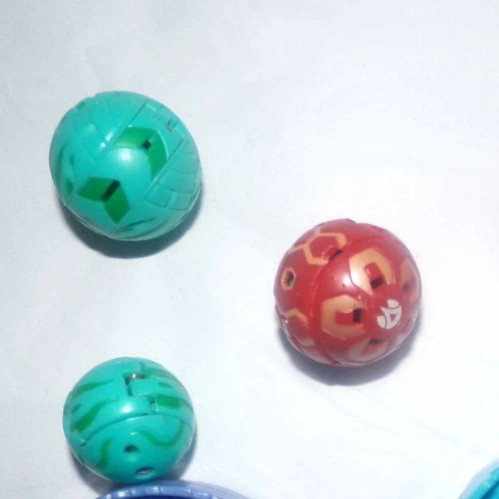 Bakugan Battle Brawlers Lot of 4 Pyrus Ventus Transforming Figures Red Green